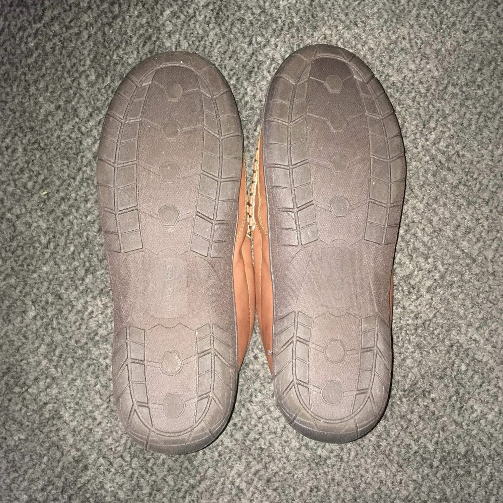 NWOT Faux Suede Venetian Haggar Slippers Size Large (9.5-10.5) - Picture 3 of 3